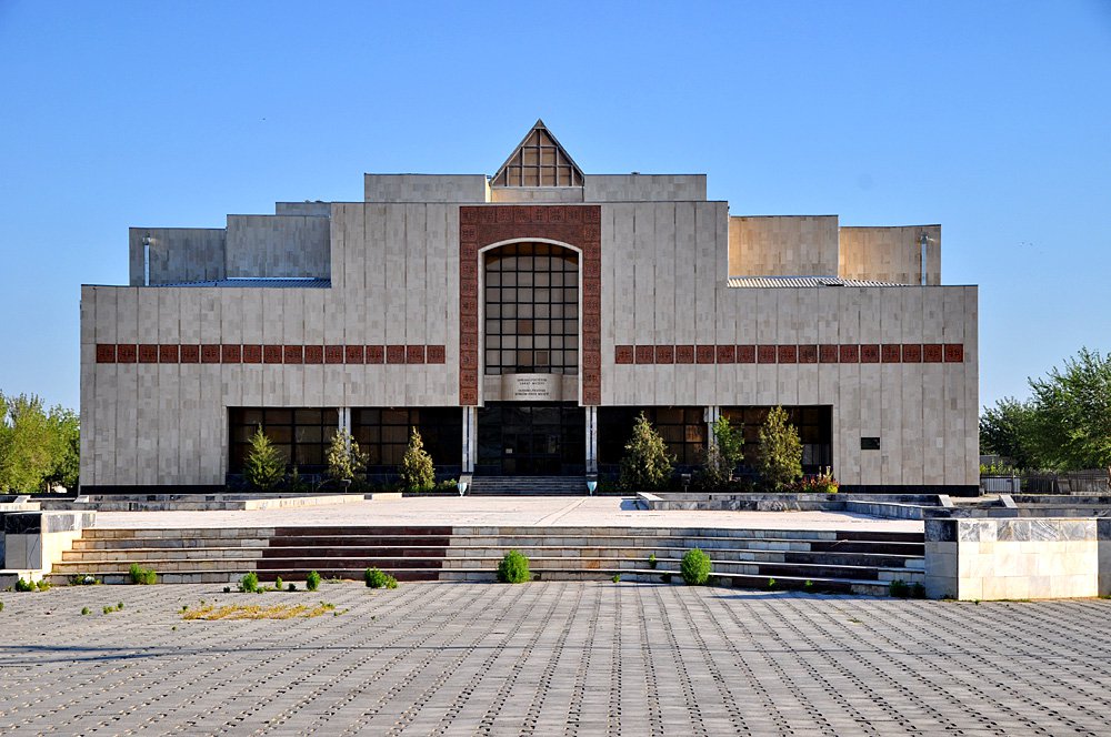 Откройте для себя Музей искусств имени Савицкого с Minzifa Travel Приглашение к уникальному путешествию в один из самых значимых музеев Центральной Азии, где хранятся произведения мирового значения.