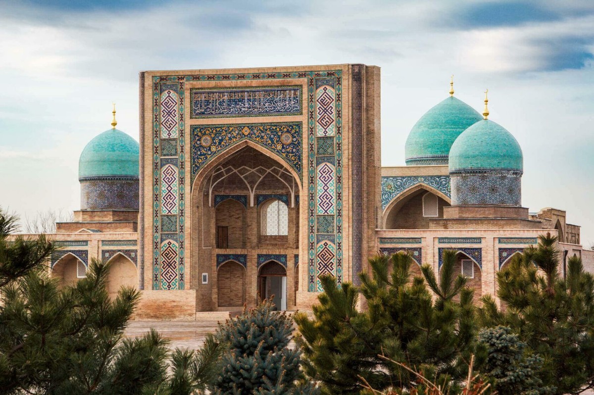 Мечеть Хазрати Имам: Великолепие Исламской Архитектуры