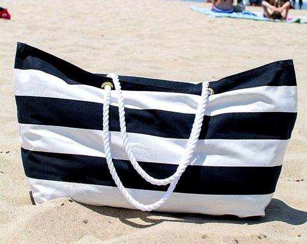В Каннах запретили большие пляжные сумки